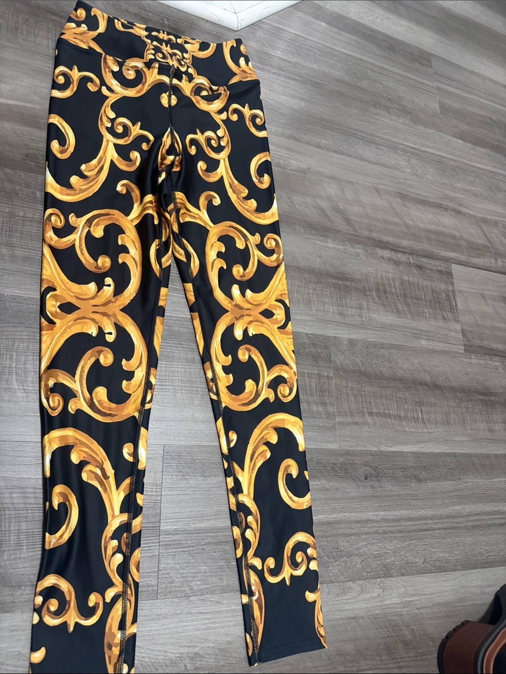 Black & Gold Baroque Print Leggings